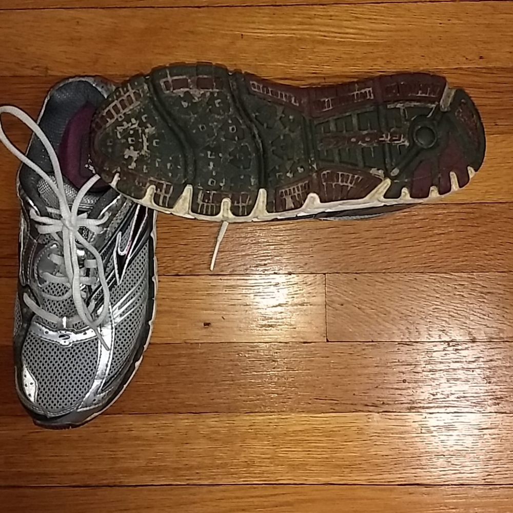 Brooks Addiction 10th Edition Size 9 - Picture 3 of 6